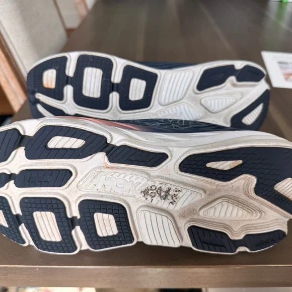 Hoka Bondi Running Shoes-Black 10.5 Medium - Picture 7 of 7